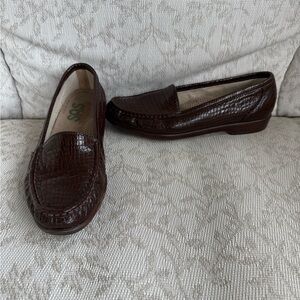 SAS Simplify Everyday Loafer Slip-on Moccasin Glossy Brown Croc Women's 7.5 EUC